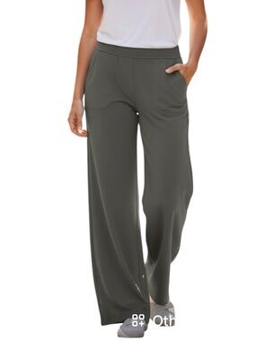 **NWT** Max Studio Wide Leg Pull-On Pant